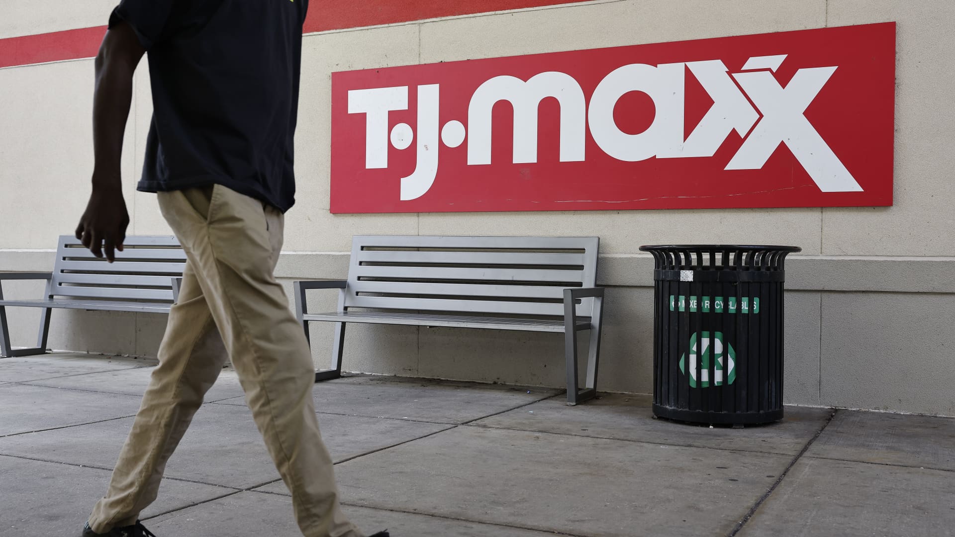 Nimble retailers Costco, TJX to benefit from improving supply chains, Cowen says