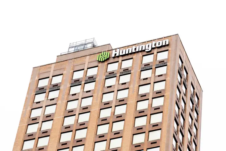 Huntington Bancshares lifts NII growth guide after Q2 earnings slightly beat