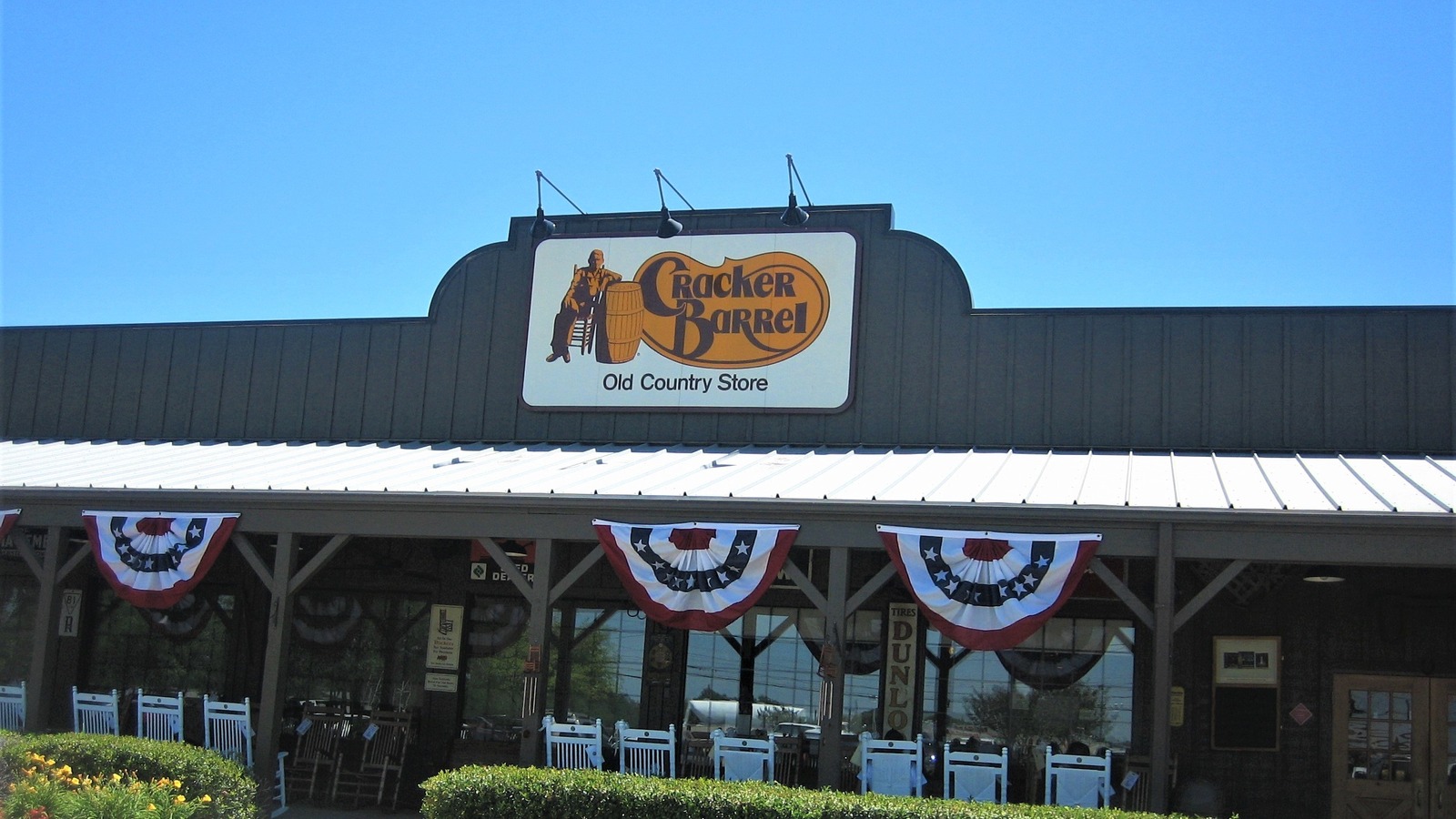 How Weaker Traffic Will Impact Cracker Barrel Stock Investors