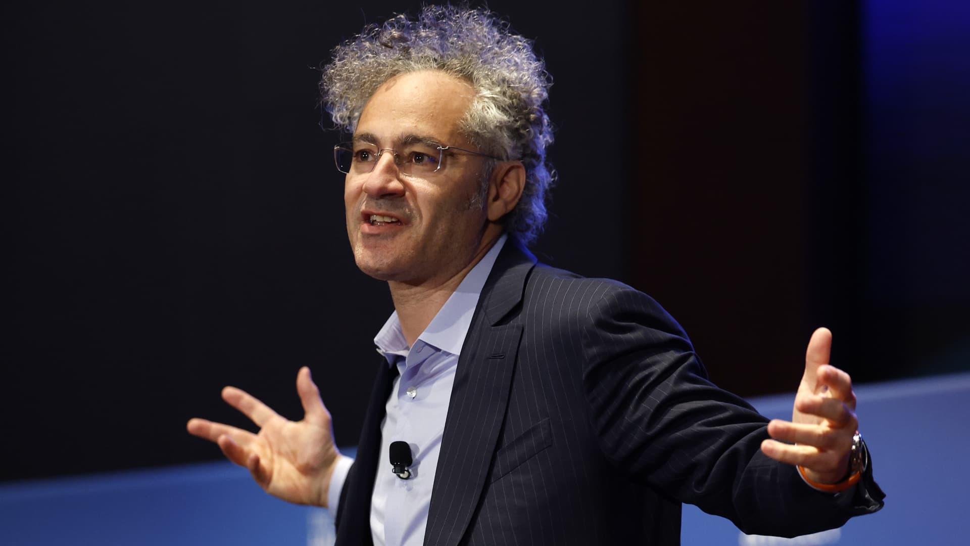 Palantir stock pops 7% after blowout quarter driven by AI, efficiency demand