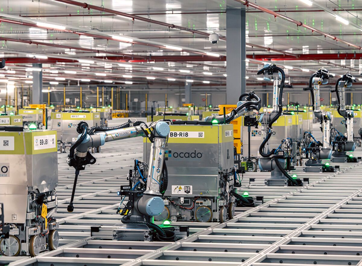 Ocado Slumps as Biggest Client Pulls Back on Warehouse Tech