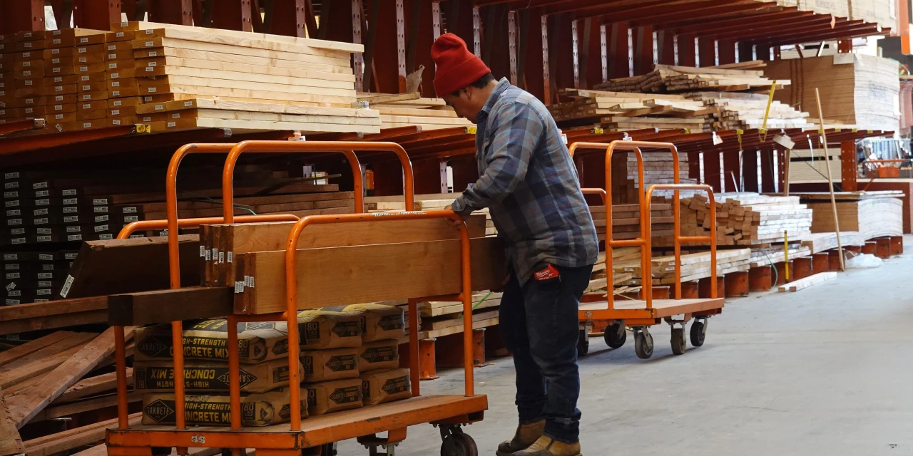 Oil Price Plunge Lifts Hardware-Store Stocks