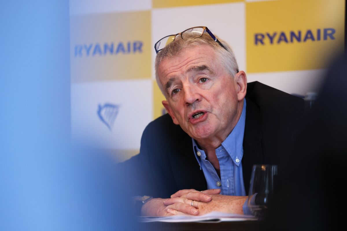 Ryanair CEO Says He'd 'Happily' Offer Rwanda Deportation Flights - Bloomberg