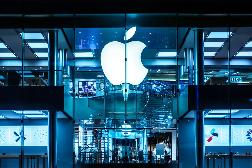 Apple Hunts Big AI Deals — But Time Warner, Nokia Still Haunt The M&amp;A Playbook