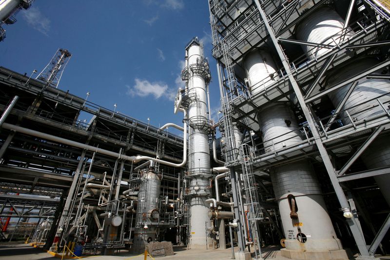 U.S. oil refiner Valero, rivals pursue Chevron for Venezuelan crude - Yahoo Finance