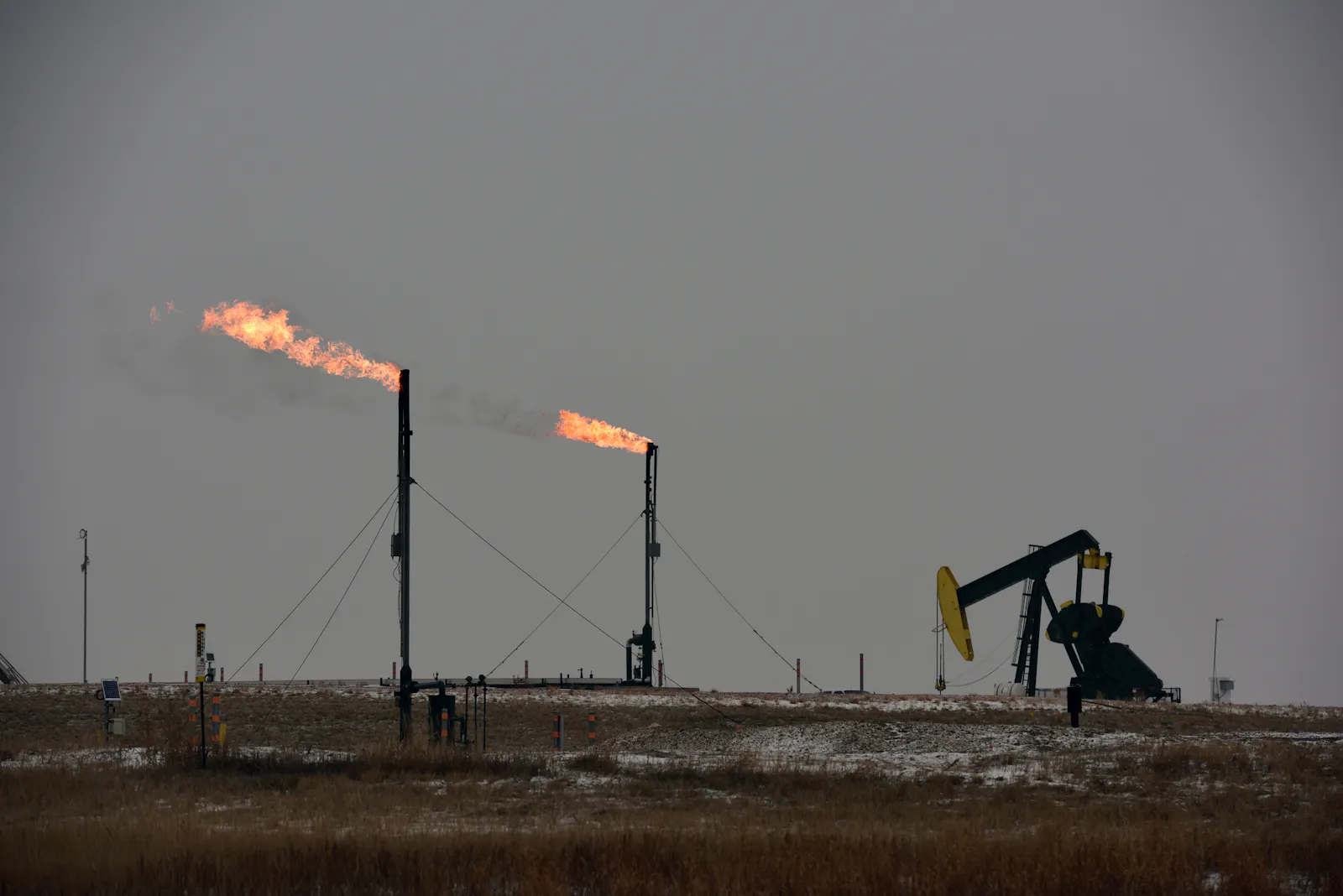 Oil plummets on two-week ceasefire announcement, dragging energy stocks lower