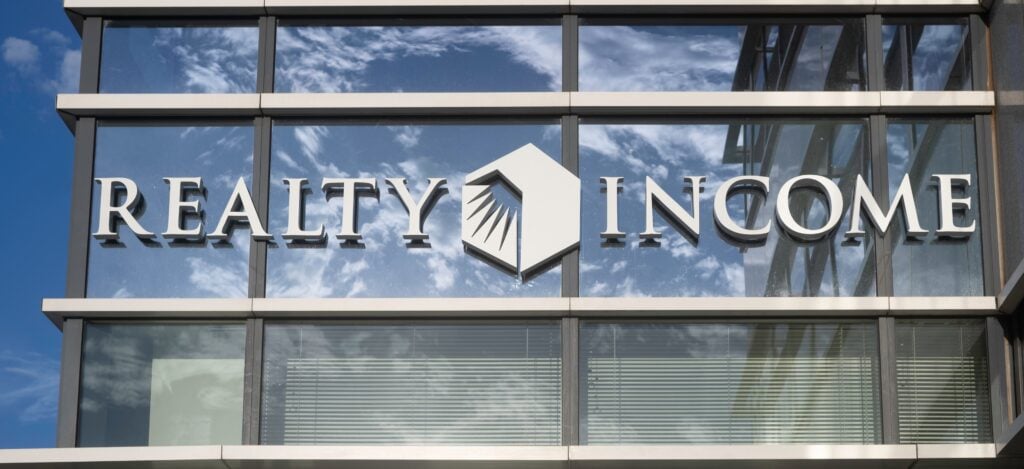 Realty Income Stock Tumbles as Dividend Giant Hits Rough Patch