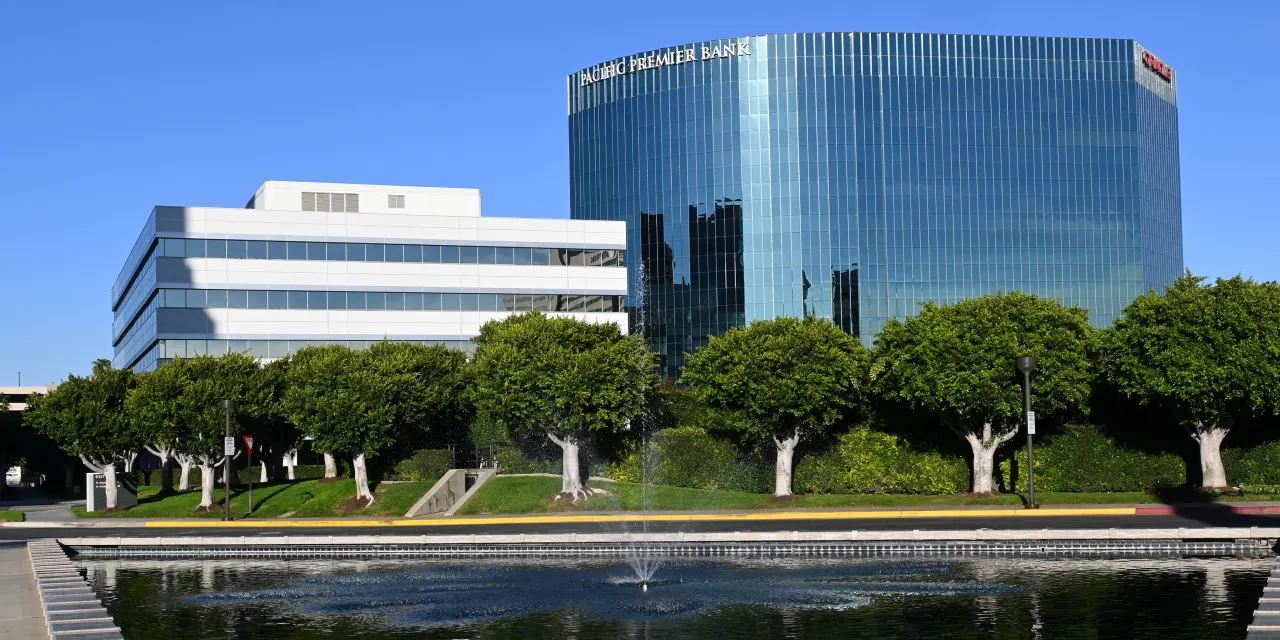 Oracle-Linked Data Center Loan Deal Is a Test for AI Debt Market