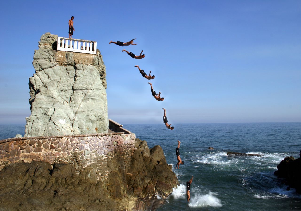 Dogecoin Dives 9%; Cardano’s ADA, SOL Slump 6% as Renewed Tariff Fears Jolt Markets