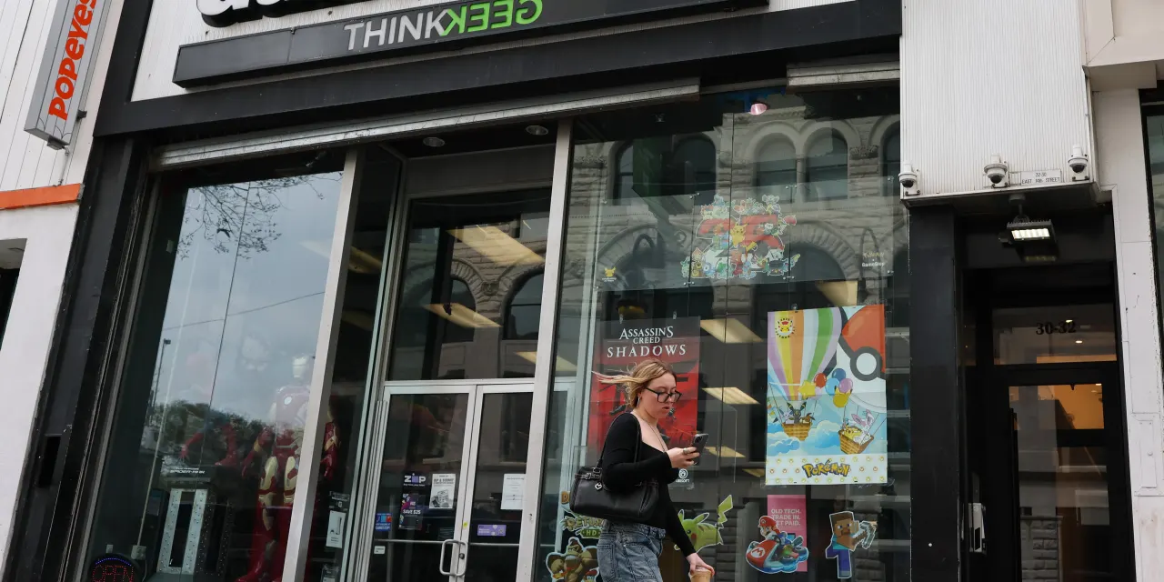 GameStop appears no closer to taking over eBay. It upped its stake in the auction site anyway.