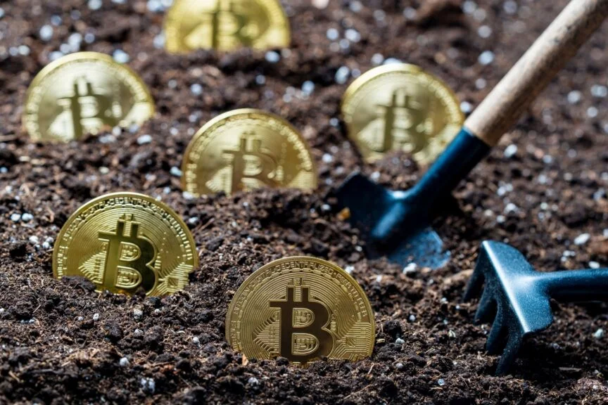 Bitcoin's Golden Cross Is Imminent: Strong Rally Or 2021-Style Sell-Off Next?