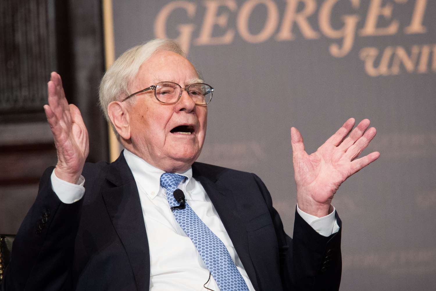 In Warren Buffett's Last Quarter as CEO, Berkshire Sold These 2 Big Tech Stocks