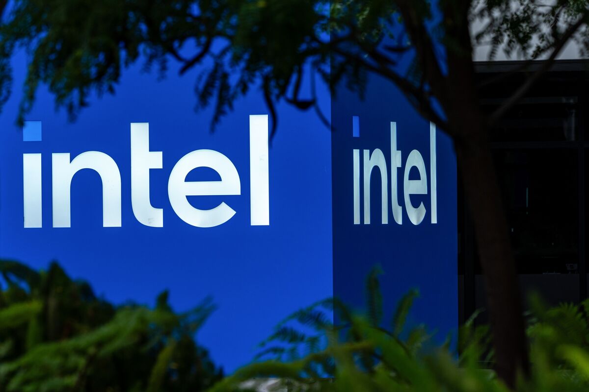 Intel Is Said to Near Share Sale Upsize to Raise $20 Billion
