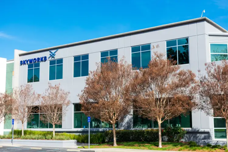 Apple, Google products help fuel Skyworks' Q3 results, but analysts remain cautious