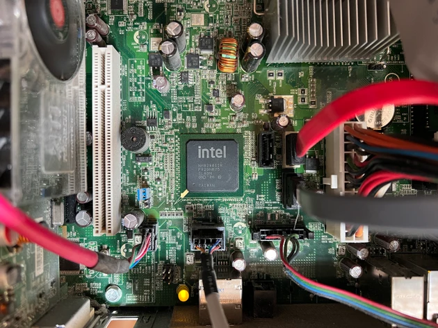 Intel, AMD notify customers in China of lengthy waits for CPUs - Reuters