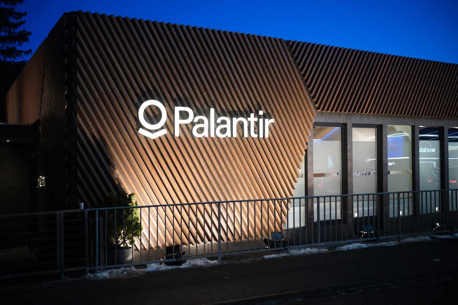 Why One Expert Thinks Palantir's Slumping Stock Is an Opportunity for Investors