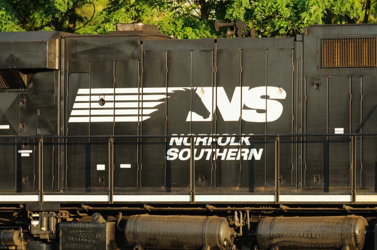 Union Pacific works the White House as it looks for regulatory clearance on the Norfolk Southern deal