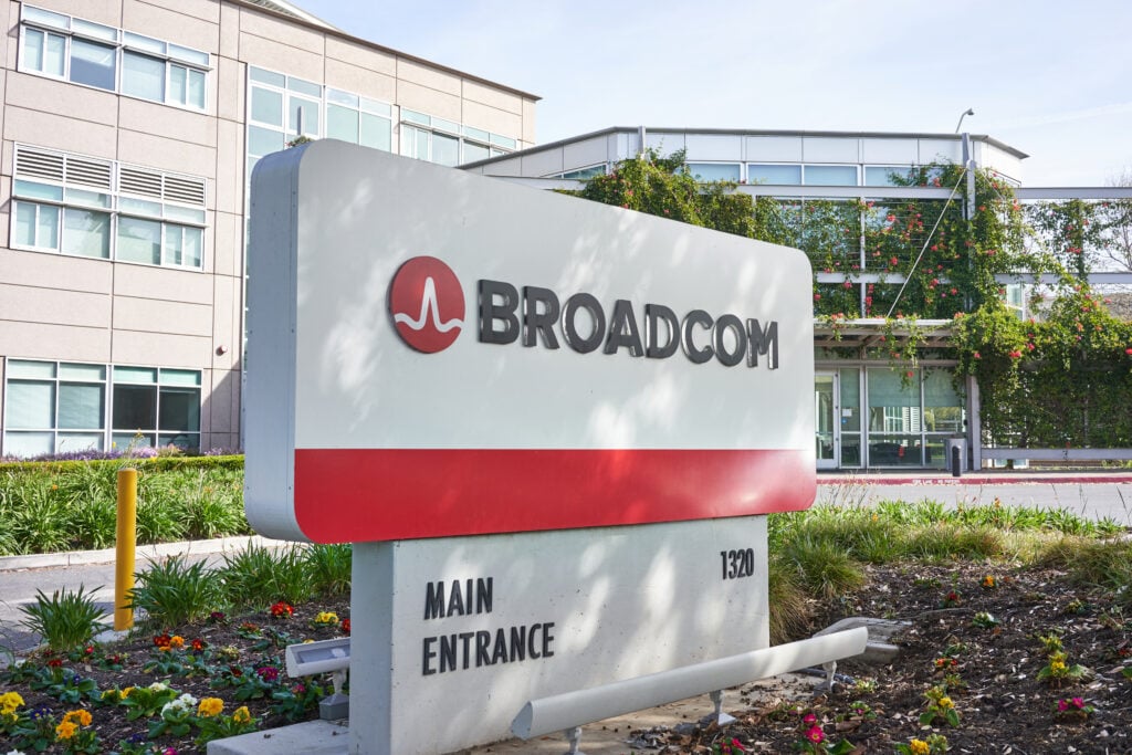 How To Earn $500 A Month From Broadcom Stock Ahead Of Q3 Earnings