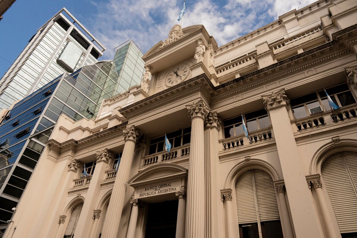 Argentina’s Peso Falls After US Treasury Intervenes Again