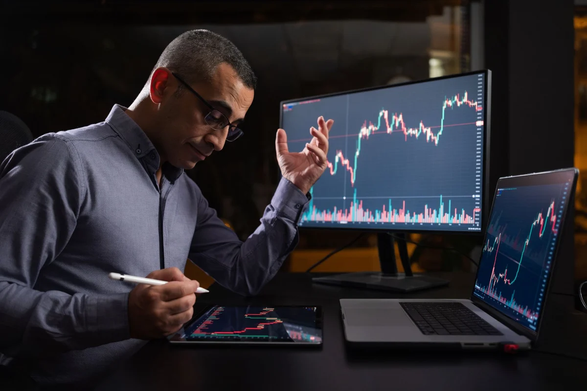 Why Is Robinhood's Stock Crashing?