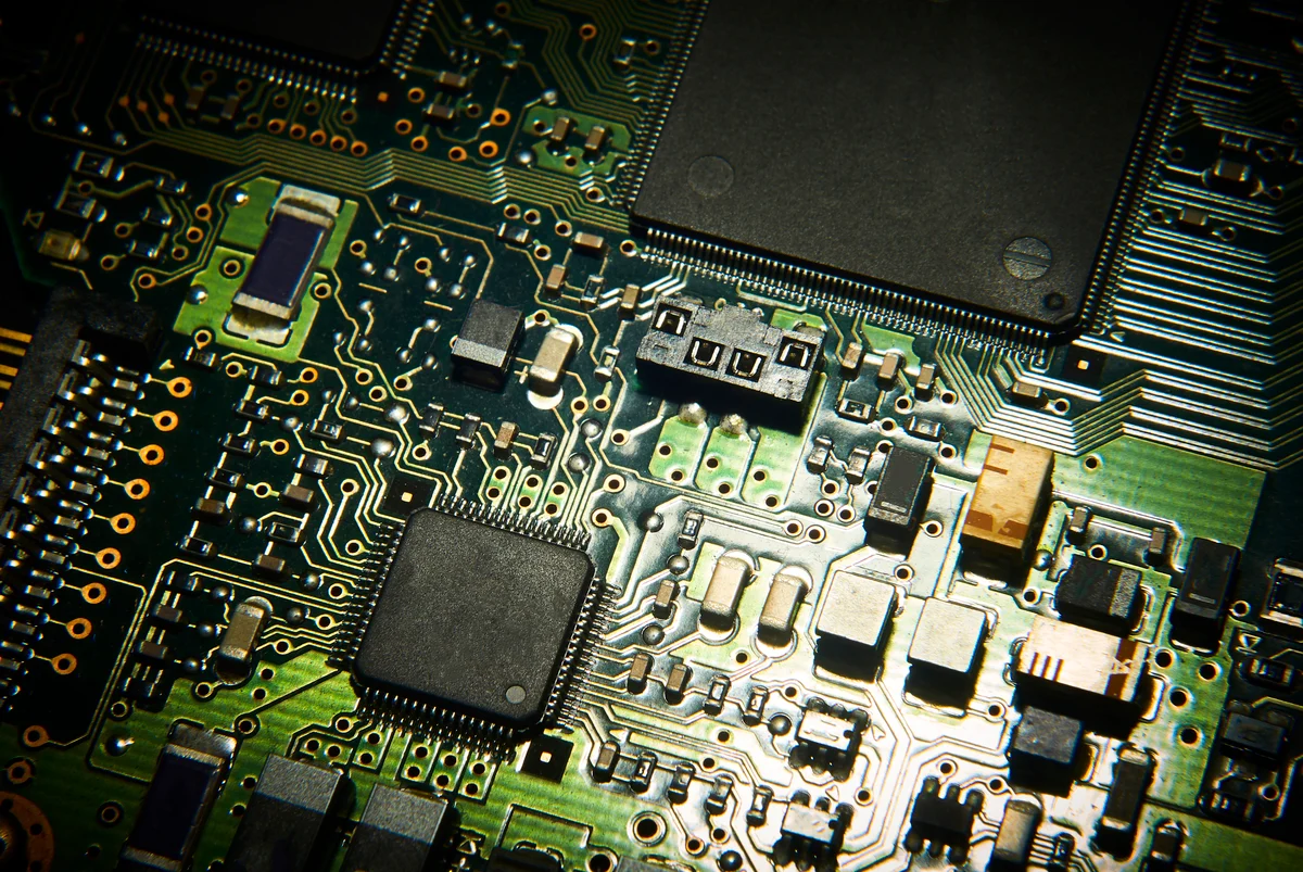 Intel Server Sales Jump 78%, Q4 Outlook Dims: Rapid Earnings Reaction