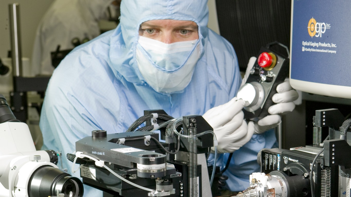 Chinese Competitors Aren't Eroding ASML's EUV Core Monopoly