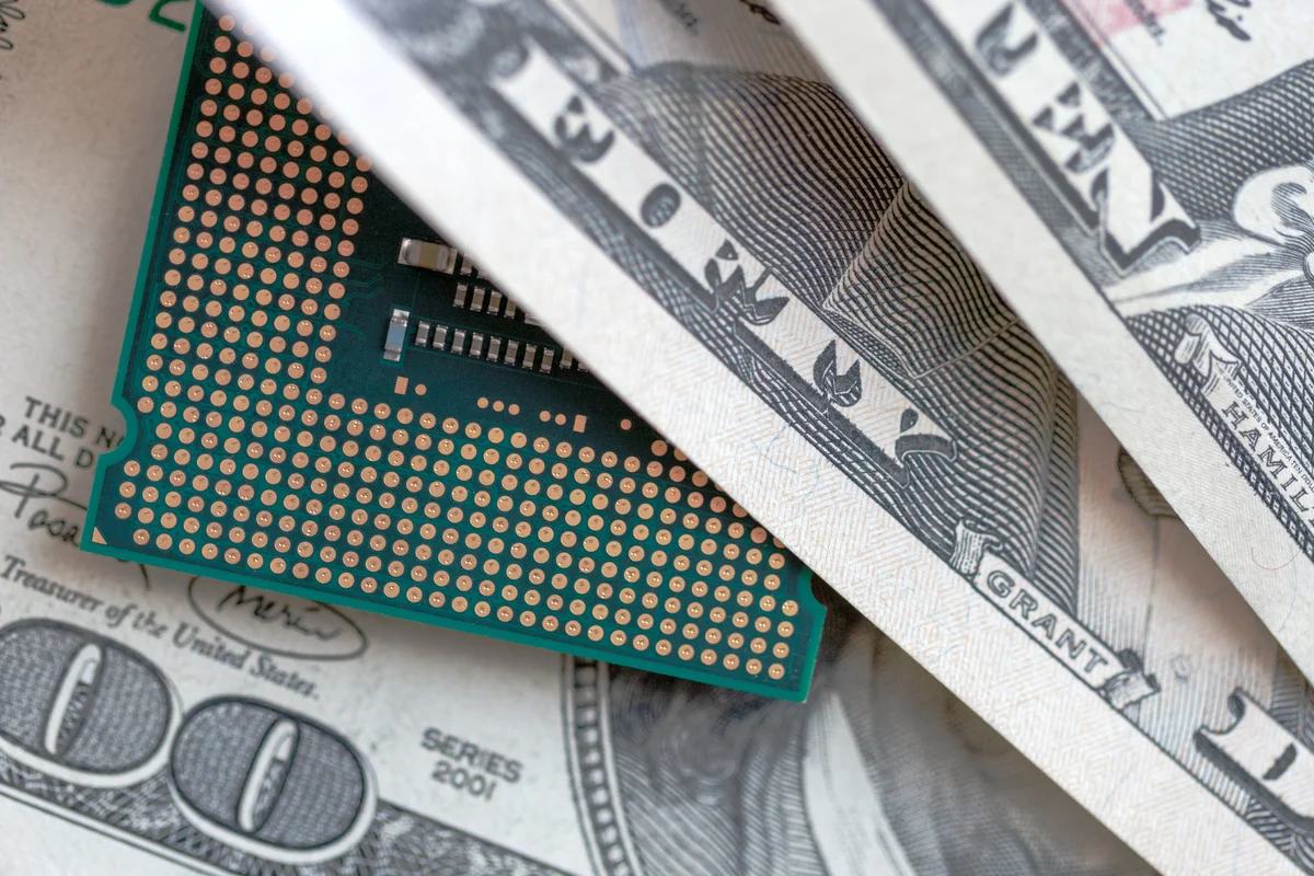Nasdaq Composite Jumps 0.9% as Semiconductors Stage a Comeback