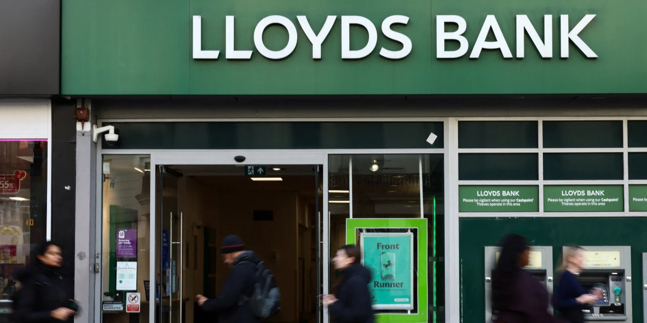 Lloyds Banking Group Posts Rise in Profit on Loan Growth