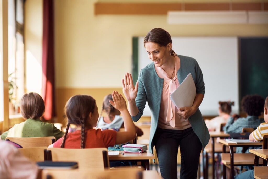 US Schools Are Ditching Chromebooks for MacBooks by the Thousands— Apple Just Named Names
