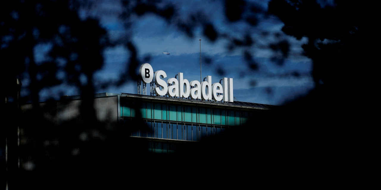 Sabadell Shareholder Zurich Insurance Doesn’t Intend to Tender Stake to BBVA Offer