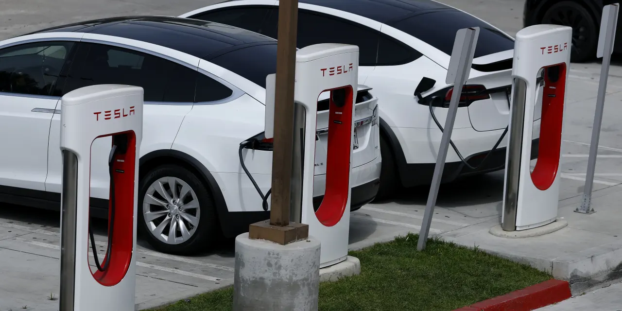 Tesla Stock  Set for 8-Week Losing Streak—and the Options Market Isn’t Helping