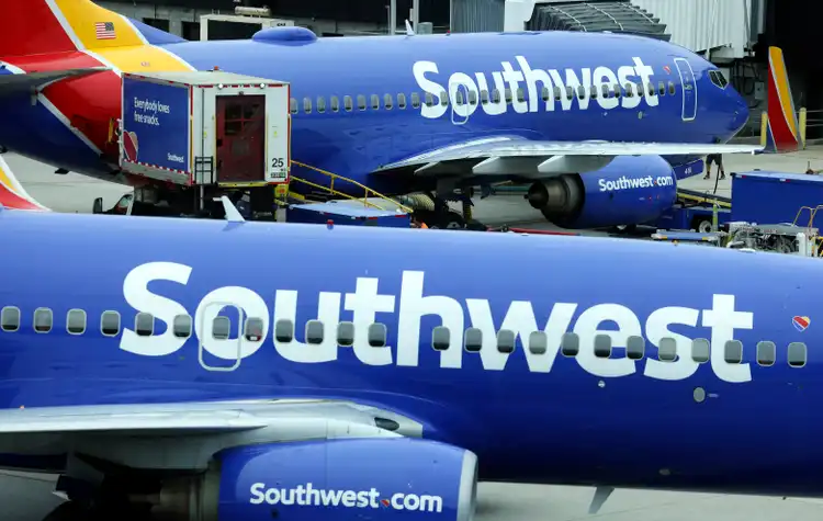 Southwest Airlines ends lower for its seventh straight session