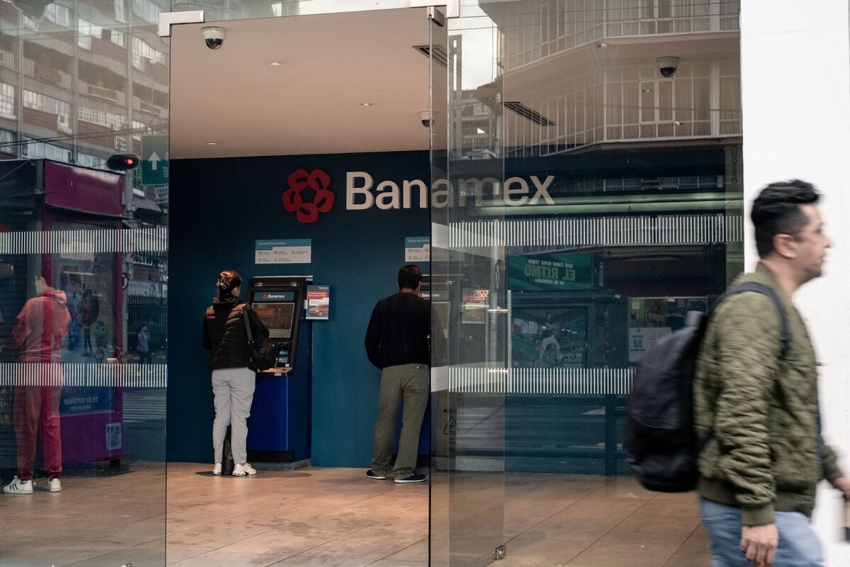 Mexico Authorities to Receive Bid for 25% Banamex Stake