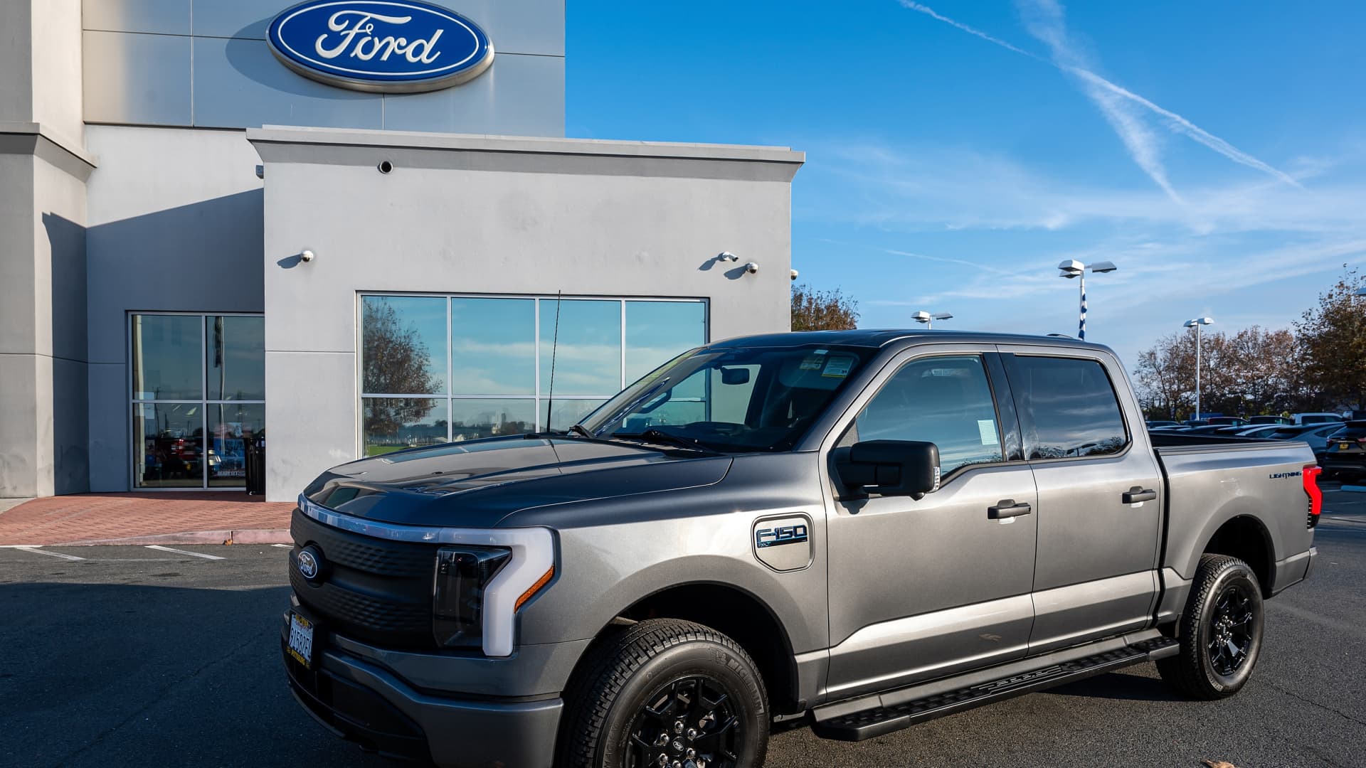 Ford to record $600 million pretax pension charge in fourth quarter