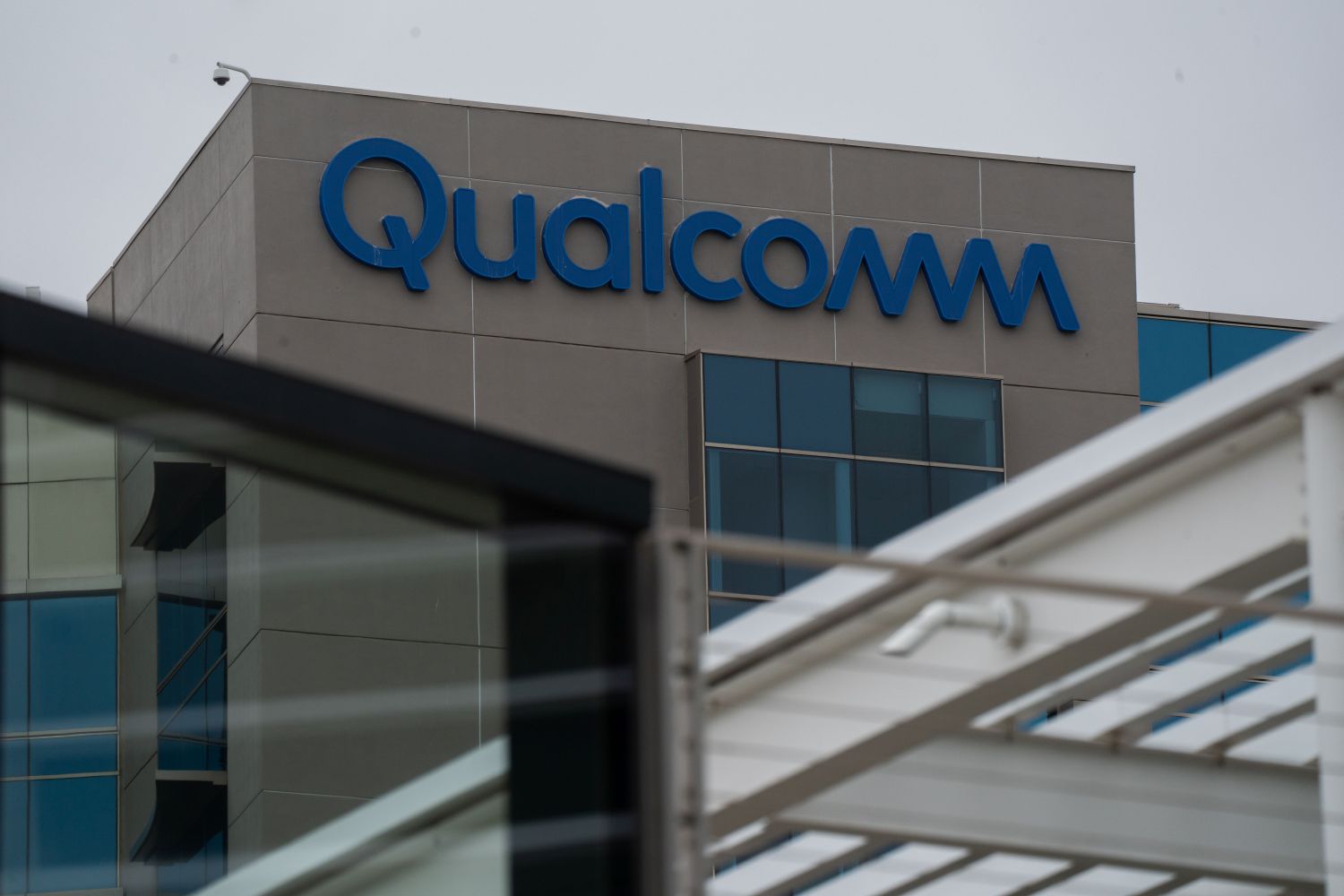 Qualcomm Stock Slides on News of Antitrust Probe by Chinese Regulators