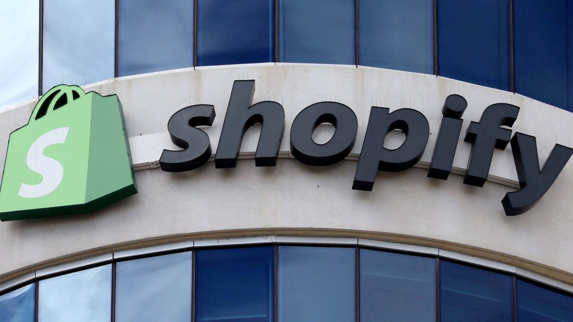 Shopify stock soars 20% on rosy guidance as CFO says tariff hit 'did not materialize'