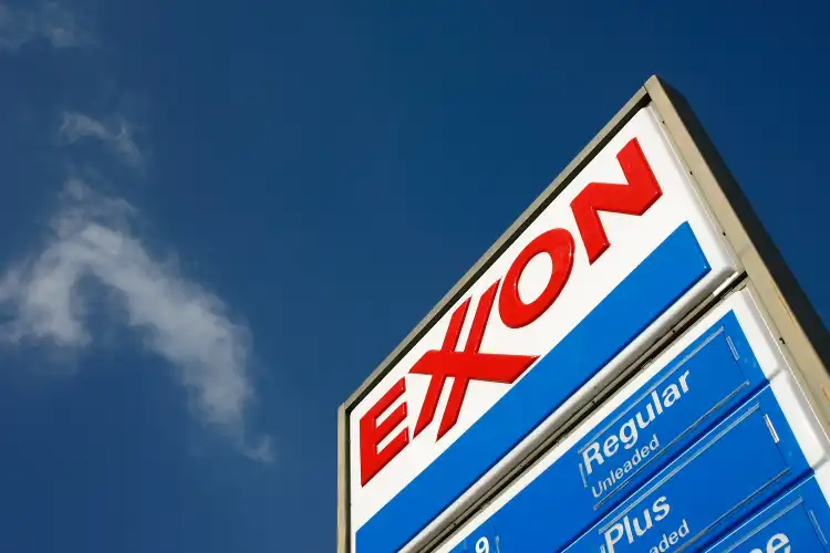 Exxon's steady spending has widened gap with Chevron that could grow - WSJ