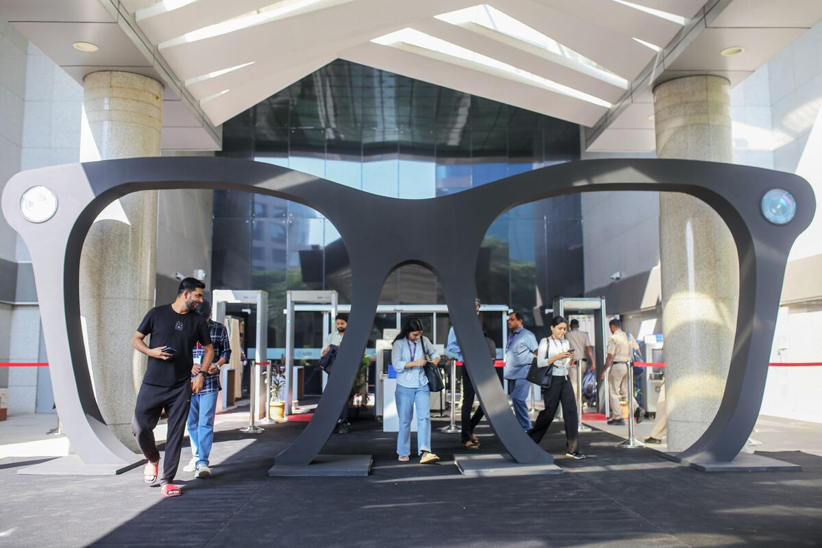 Smart Glasses Market Will Be Worth $200 Billion by 2040, HSBC Says