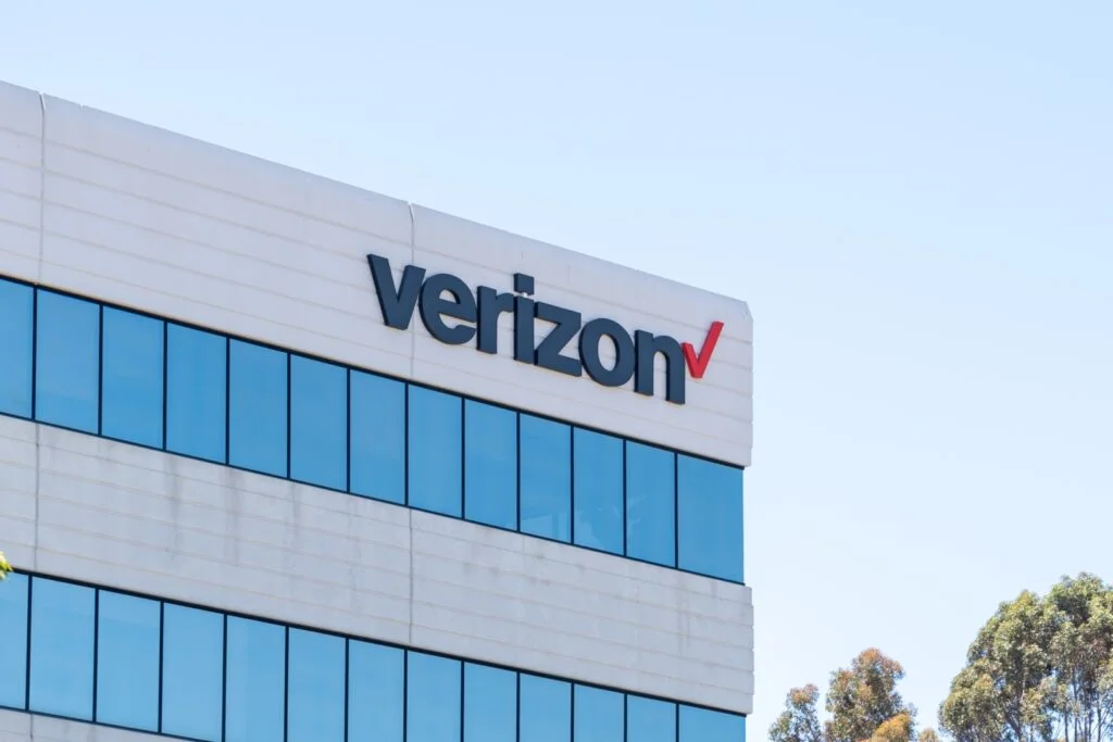 Verizon Analyst Sees Improving Trends As Company Sizes Up AI Opportunity