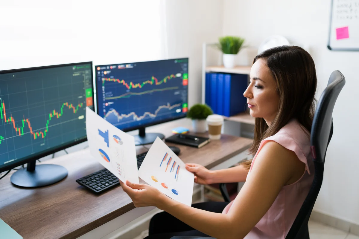 Better Crypto Buy Right Now: Shiba Inu vs. Solana