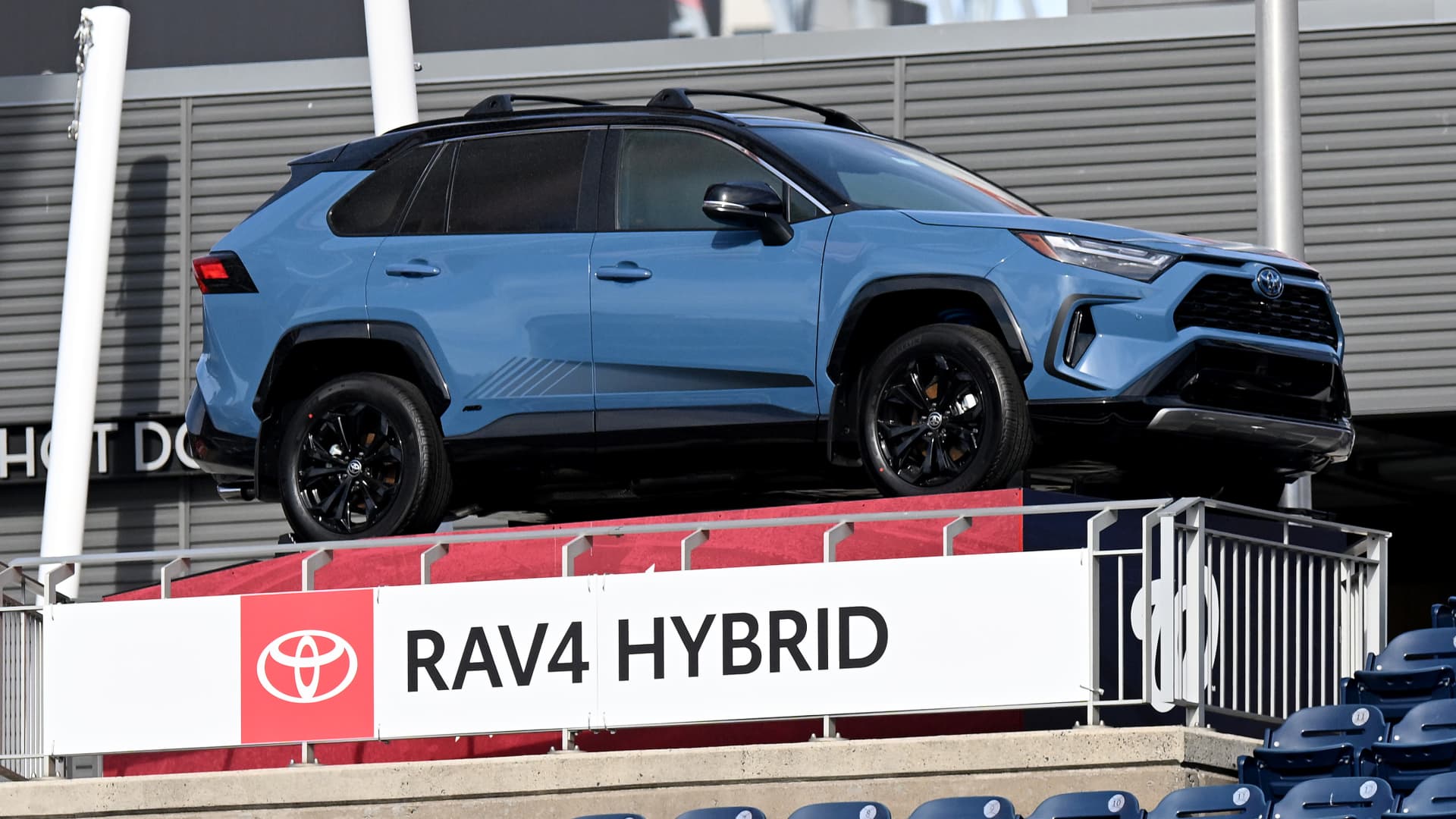 Automakers report mixed U.S. sales results as hybrid vehicles drive growth