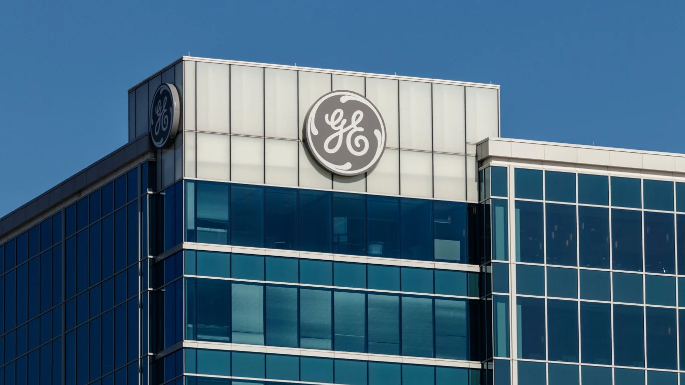 GE Vernova Climbs 5% as CEO Sees Backlog Hitting $200B Early; Eaton and Quanta Services Edge Higher