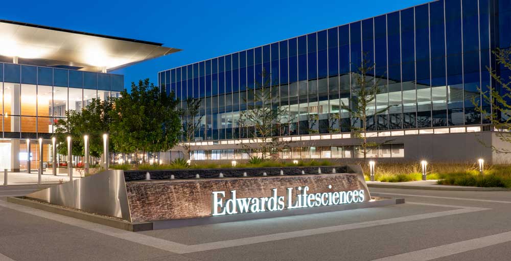 Edwards Lifesciences Pops As Third-Quarter Beat Lifts 2025 Guidance