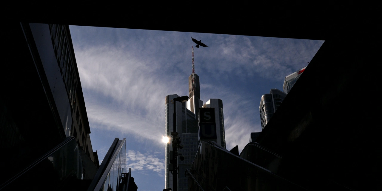 Commerzbank Advises Shareholders Against Accepting UniCredit Offer