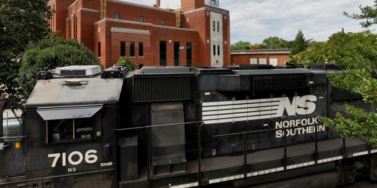 Norfolk Southern Profit Falls Amid Volatile Macro Environment