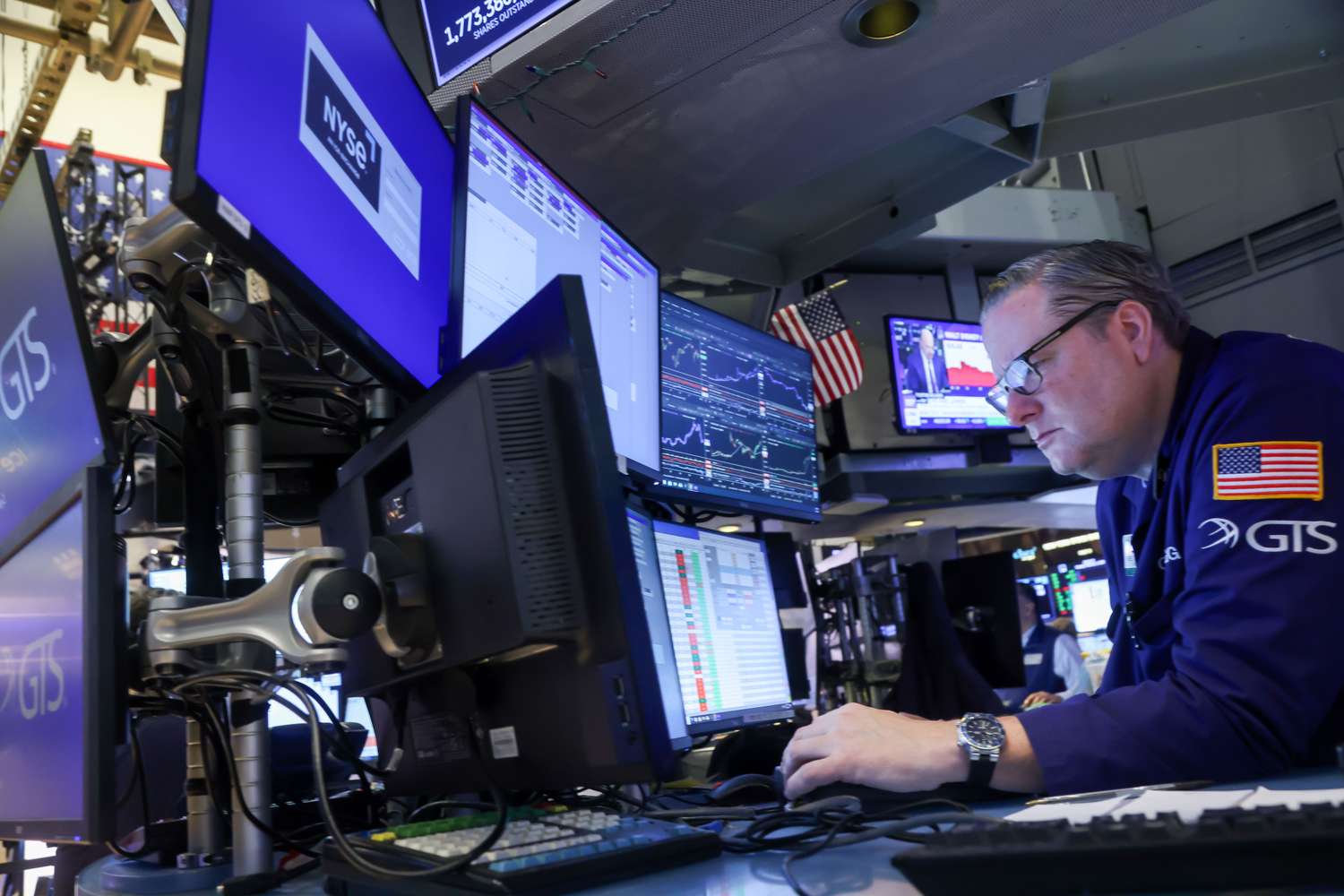 Do Stock Sell-Offs Pay Off? These Experts Warn Not to ‘Bottom Feed’ on New Lows