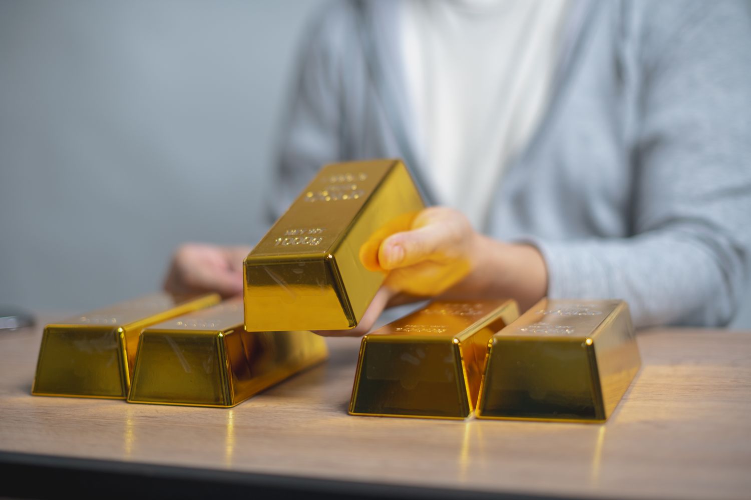 Robinhood Is Giving Away a $130K+ Gold Bar—Plus 999 Smaller Ones. But Should You Enter?