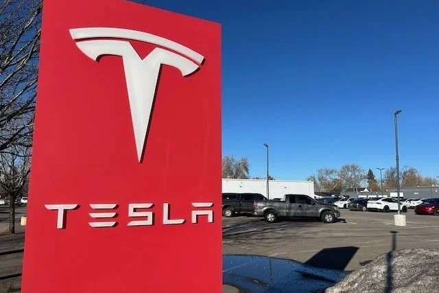 Weekend Round-Up: Tesla's Cybertrucks Hit Las Vegas, Nissan Recalls Leaf EVs And More