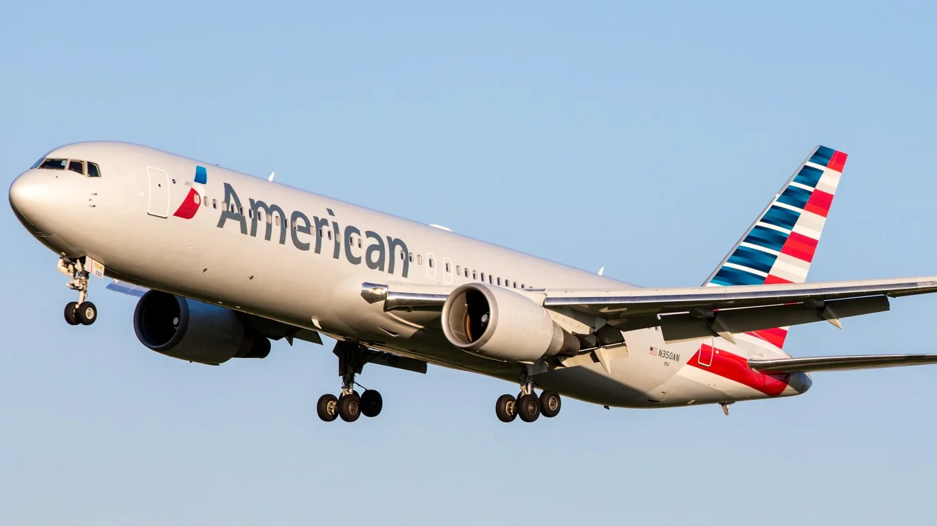American Airlines Sinks 5%, United Falls 4%, Delta and JetBlue Slip 3% as Crude Oil Jumps
