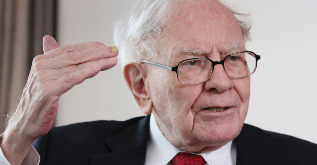 Warren Buffett's Real Estate Brokerage Agrees to $250 Million Settlement - The New York Times